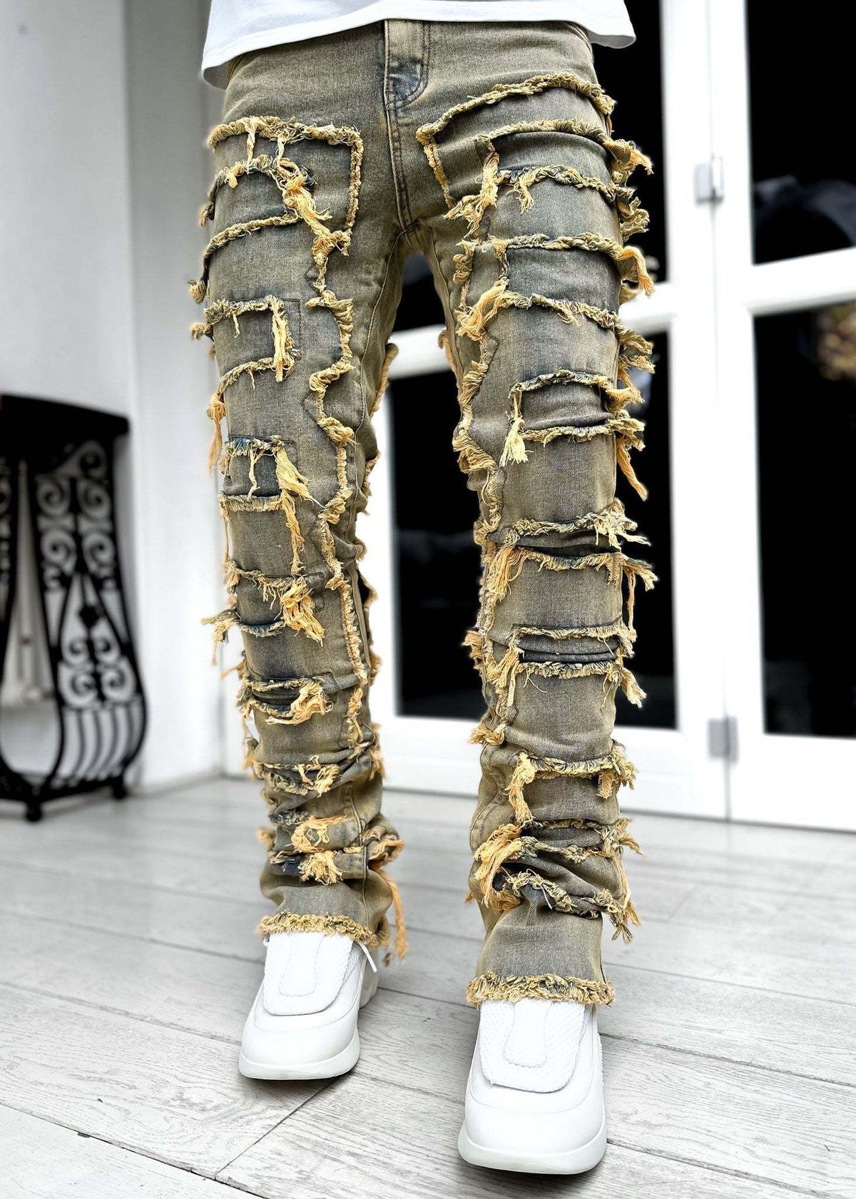 Stacked Ripped Jeans in Vintage blue — design detail