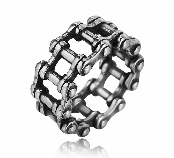 Chain-Link Ring in Silver — design detail